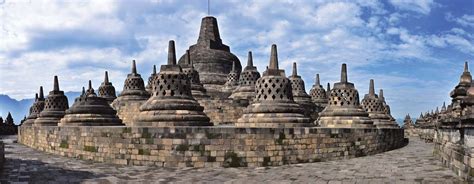 O Incidente do Templo Borobudur: Uma Explosão de Criatividade Religiosa e Política na Era Majapahit